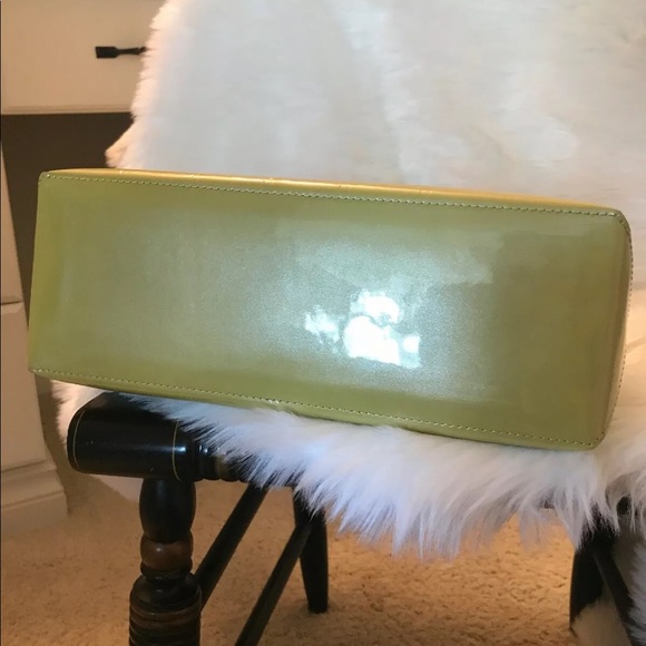 Louis Vuitton Wilshire. 9C120320F. Color is Vernis - Picture 3 of 8